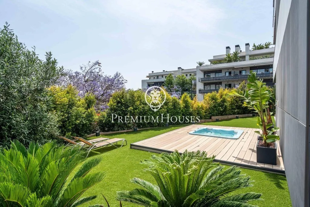 Aed - Corner Flat with Pool in Sitges