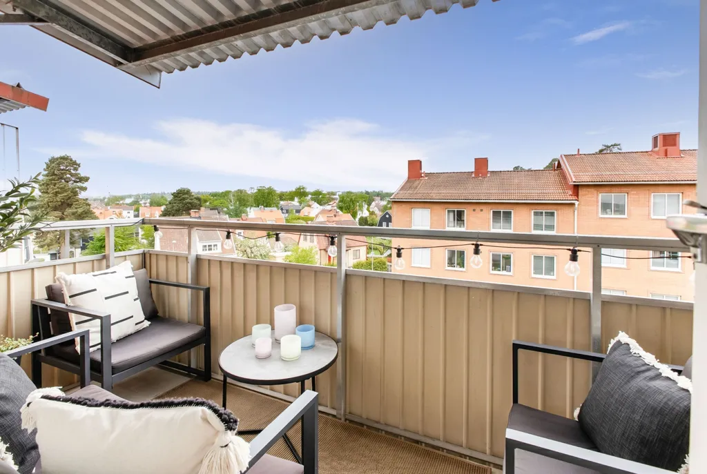 Rõdu - Charming Apartment with West-Facing Balcony in Västerås