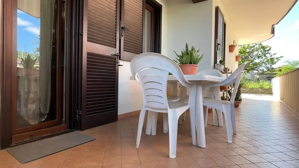 Terrasse - Rear-Accessed Apartment with Private Garden in Ceccano