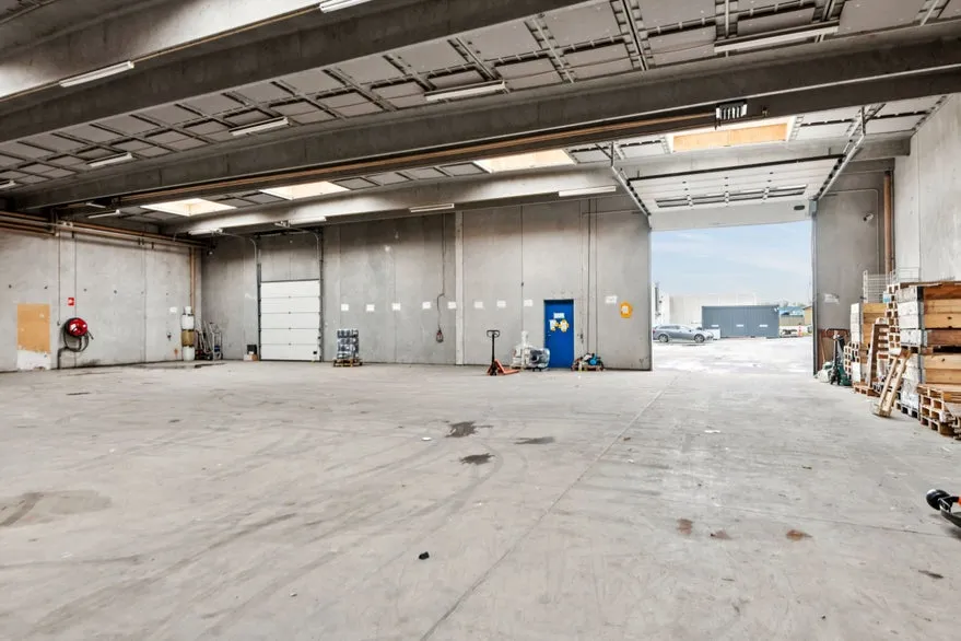 Garage - Warehouse with Port Access in Nørresundby