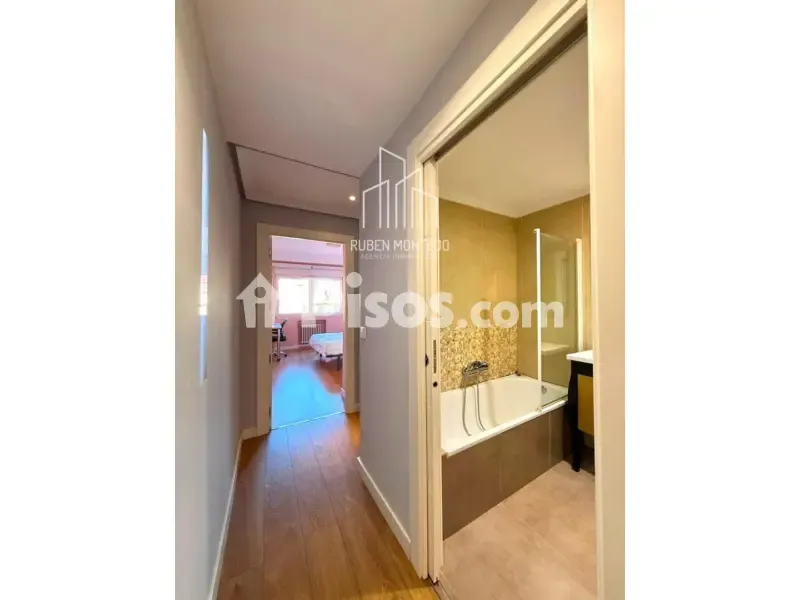 Vannitoad - Student Flat with Balcony in Avenida de Mirat