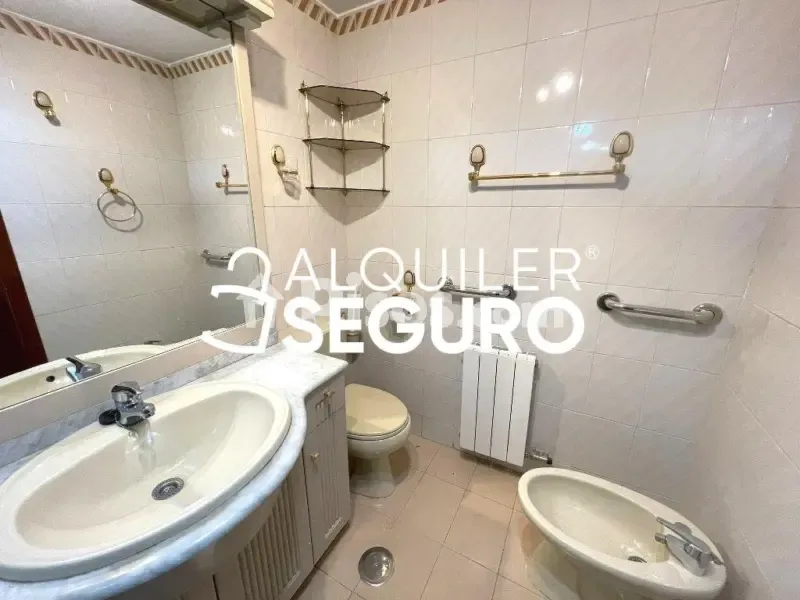 Bagni - Spacious Flat with Garden and Pool in Moratalaz