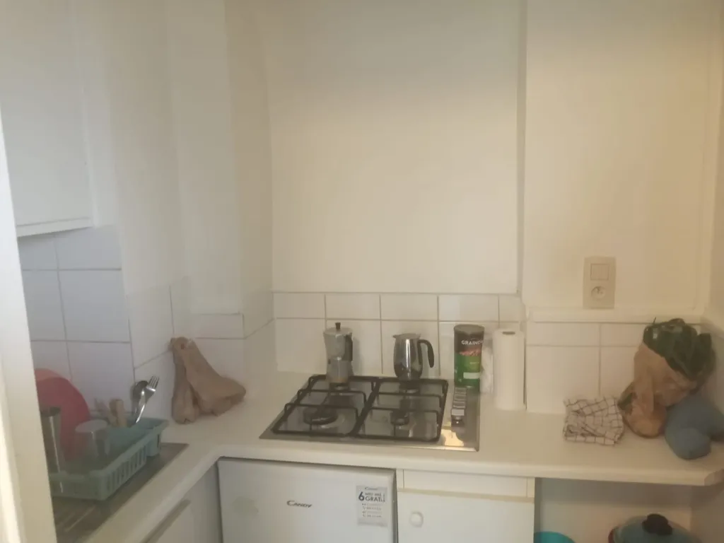 Cuisine - Studio avec Vue Verdure à Ixelles