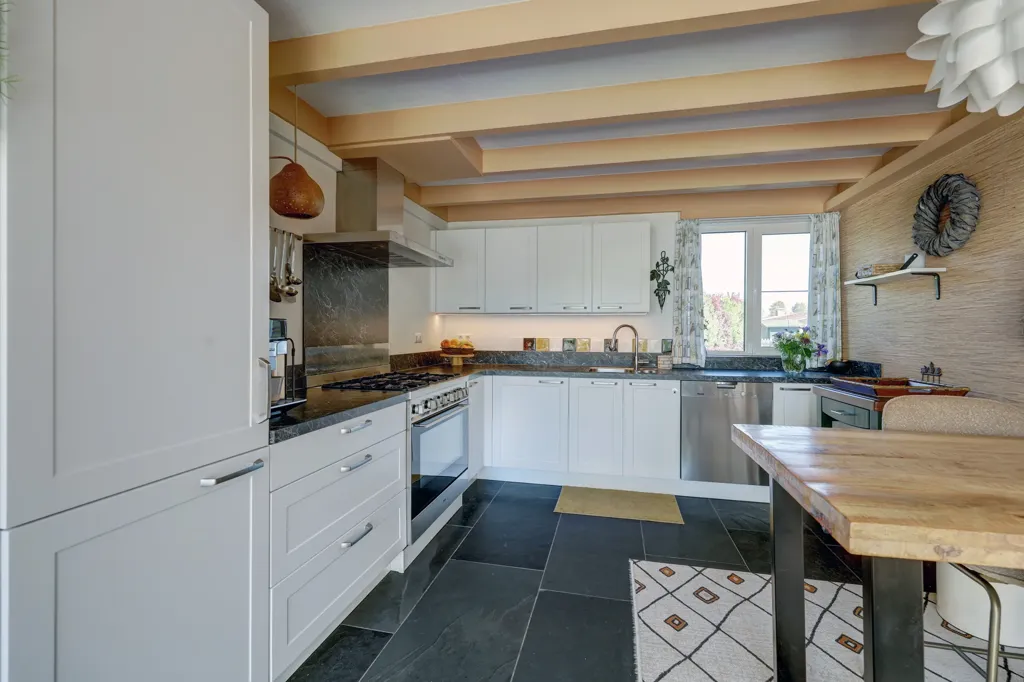 Köök - Modernised Bungalow with Garden in Kortgene