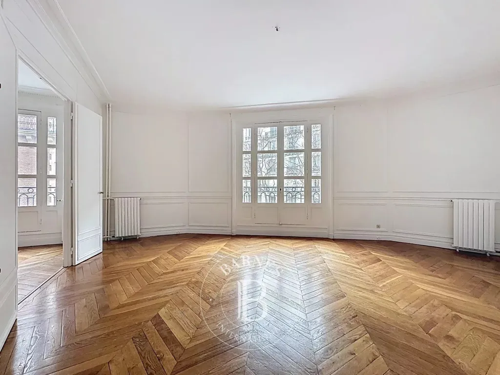 Pièces - Appartement Luxe avec Vue sur la Ville près de la Tour Eiffel