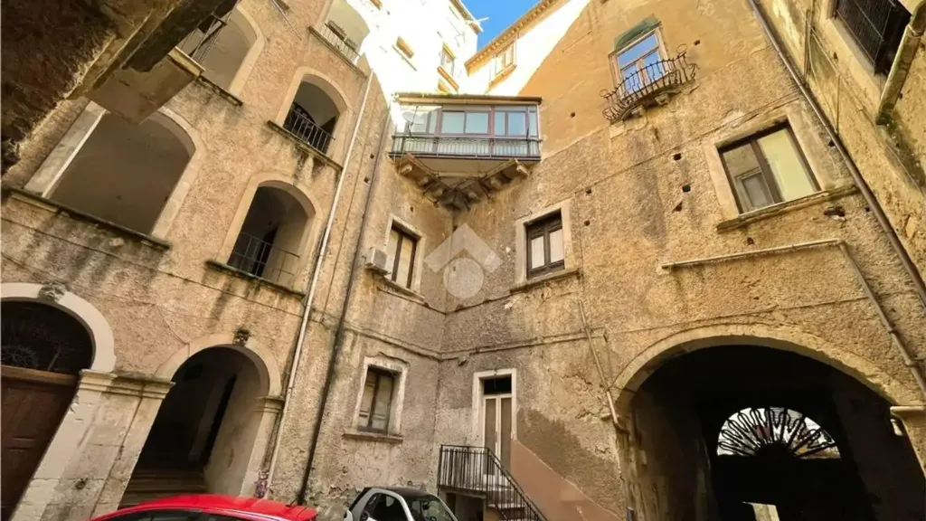 Aed - Historic Apartment with Balconies in Cosenza