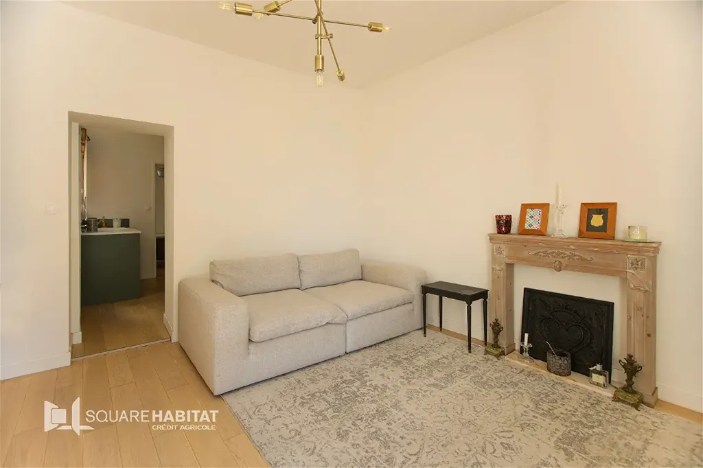 Séjour - Appartement Rénové avec Hauteurs sous Plafond à Les Sables-d'Olonne
