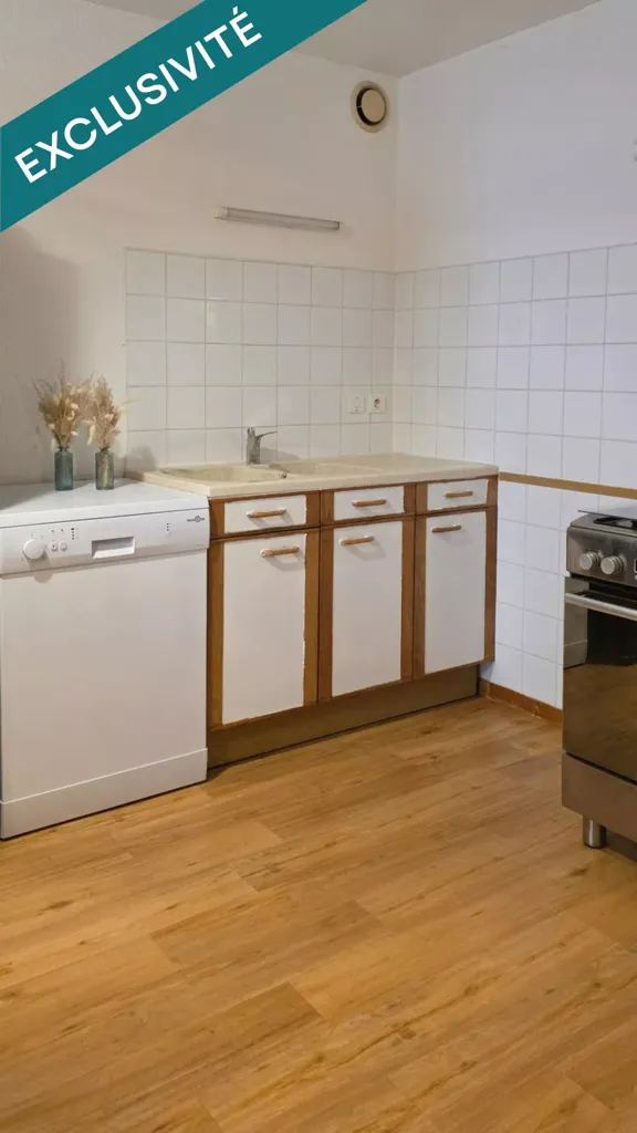 Köök - 2-Bedroom Apartment with Balcony in Avanne-Aveney