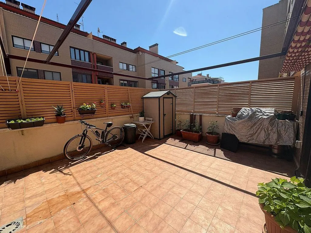 Terrace - Apartment with Terrace in La Cistérniga