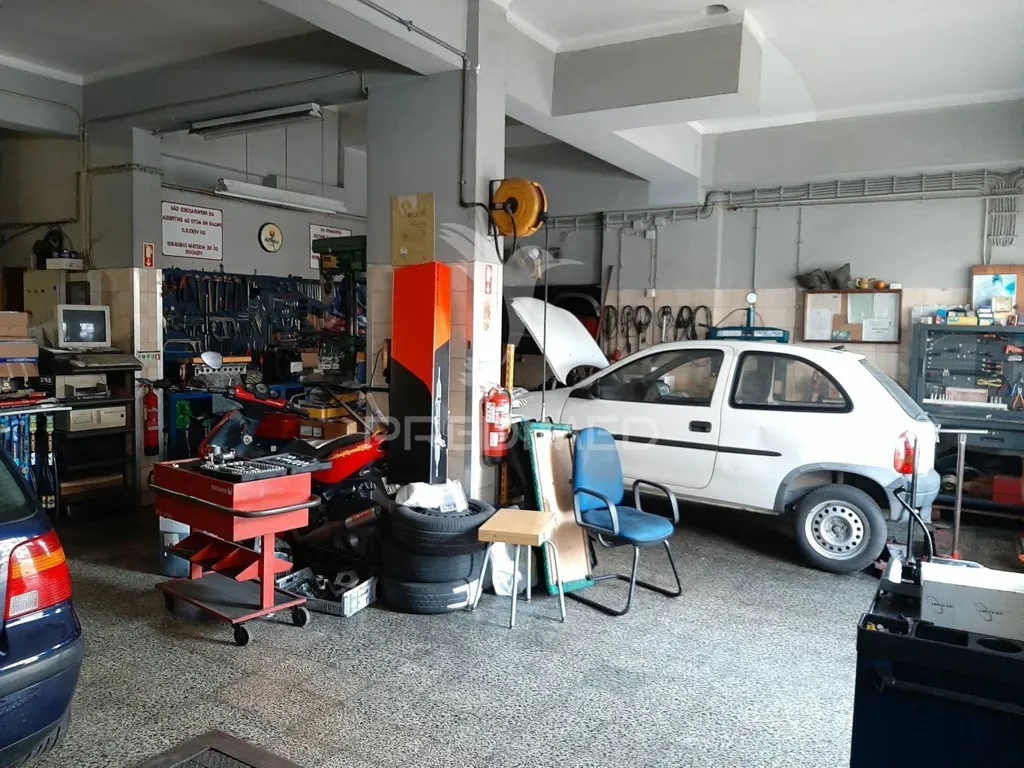 Garage - Mechanic Workshop with Established Clientele in Seixal