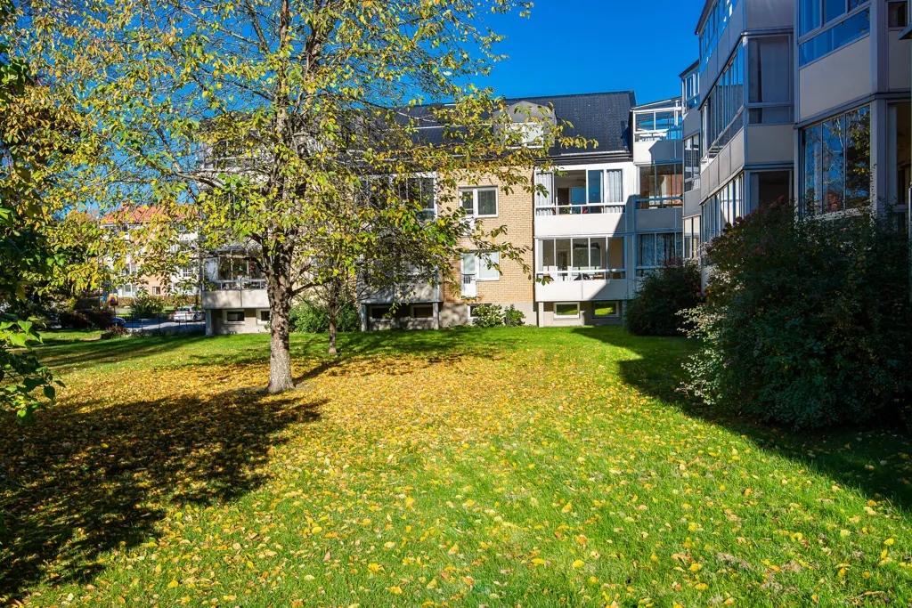 Jardin - Ground Floor Apartment with Balcony in Jakobsberg