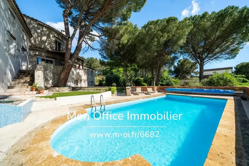 Bassein - Charming Villa with Pool on Rove Heights