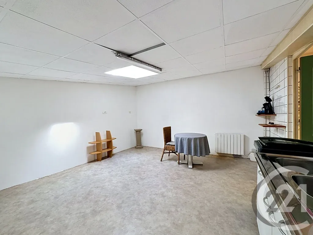 Garaaž - Commercial Space with High Visibility in Vittel