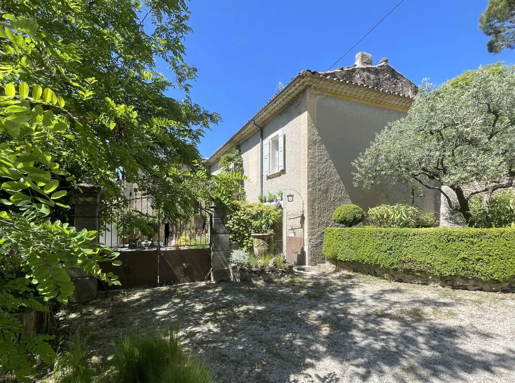Välivaade - Historic Property with Pool and View near Vaison