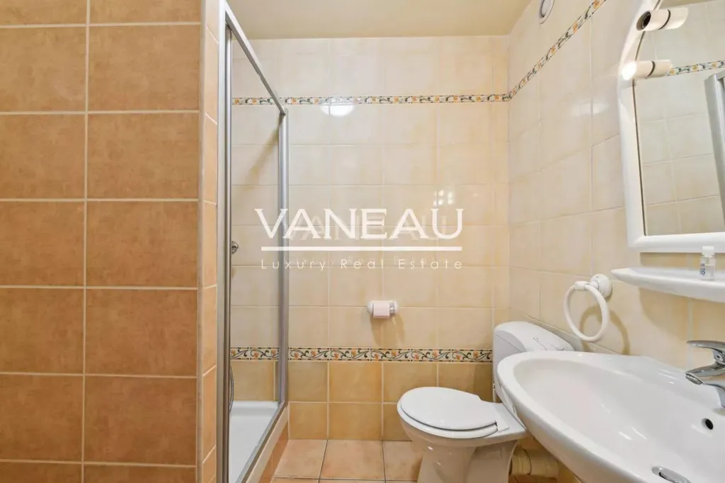 Salles de bain - Appartement meublé avec balcon à Paris XIIIe