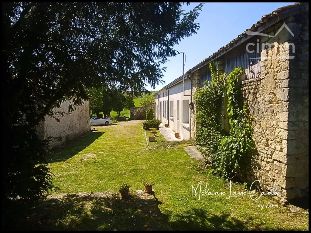 Jardin - Maison de luxe avec piscine à Saint-Martial-de-Mirambeau