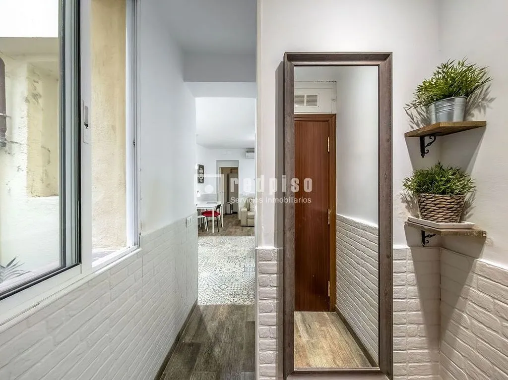 Esik - Apartment with Patio in Salitre, Madrid