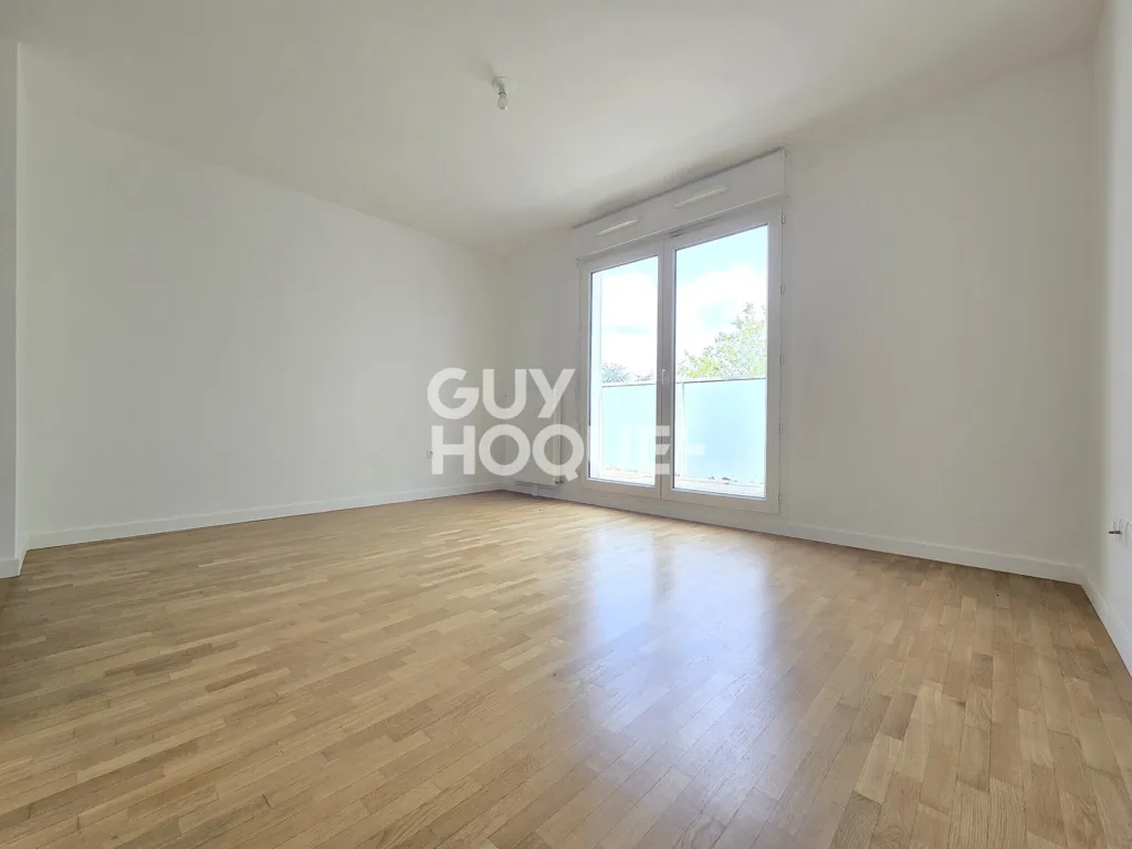 Chambres - Appartement 2 Pièces avec Balcon à Cachan