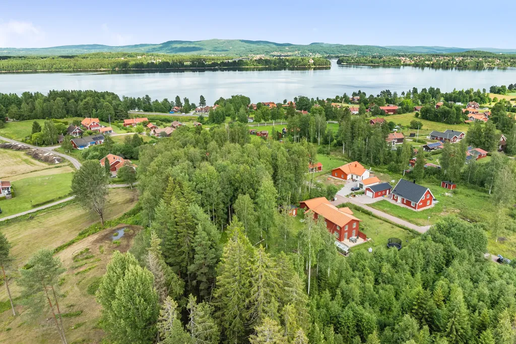 Aerial - Freehold Plot with Natural Setting in Västanvik