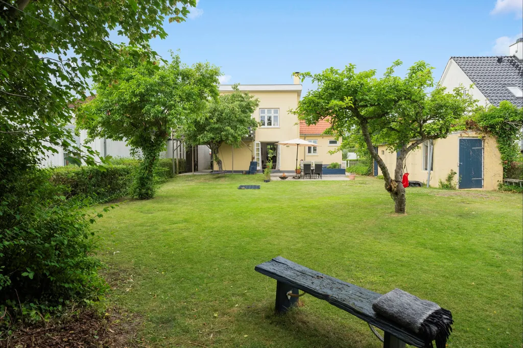 Aed - Mestervilla with Historical Charm in Næsby