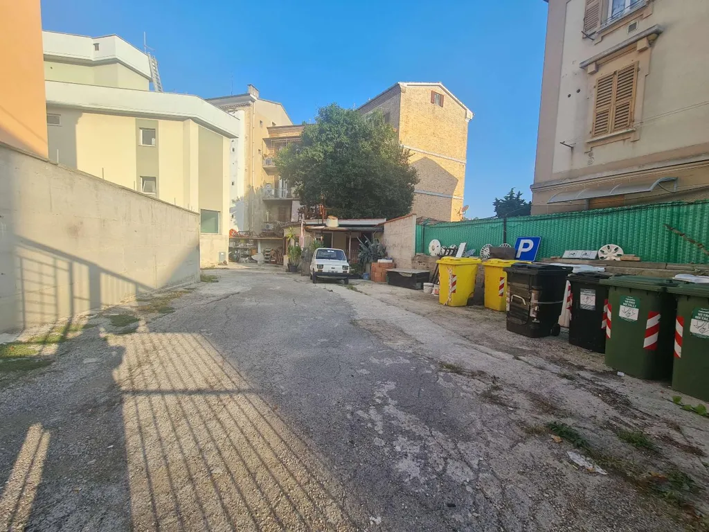 Villa with Workspace in Ancona