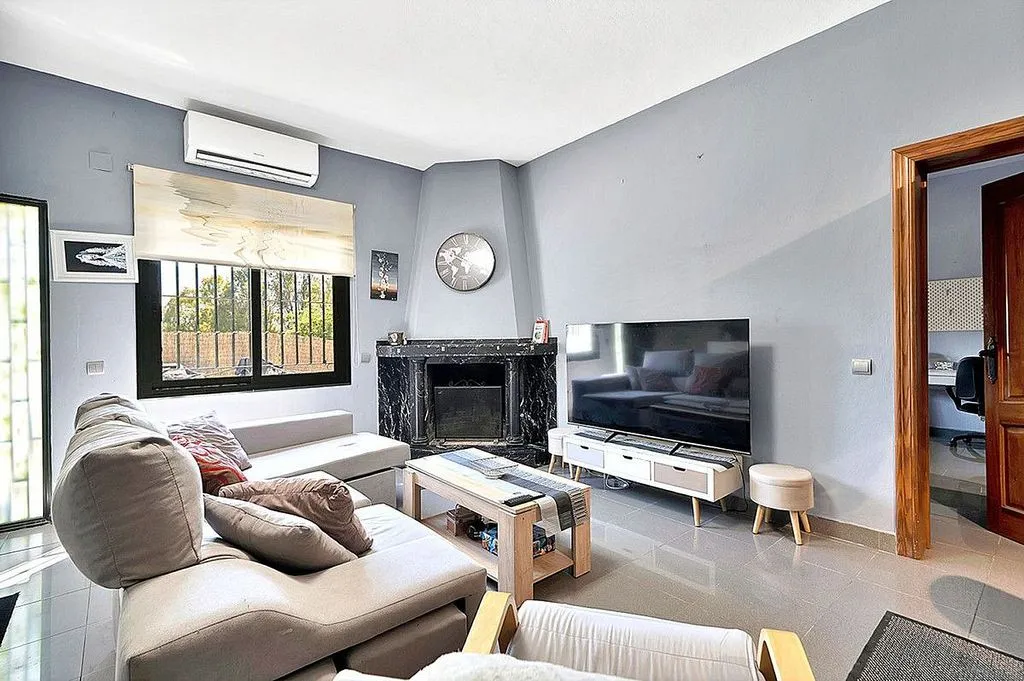 Elutuba - Chalet with Pool in La Milla de Oro, Marbella