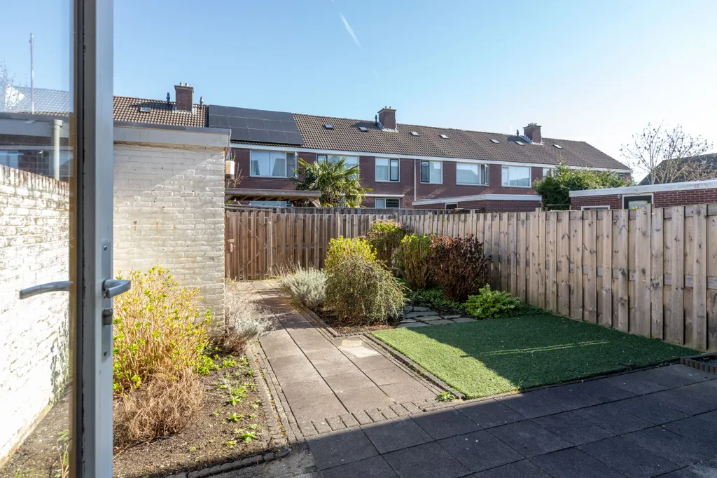 Aed - End-Terrace House with Garden in Gouda
