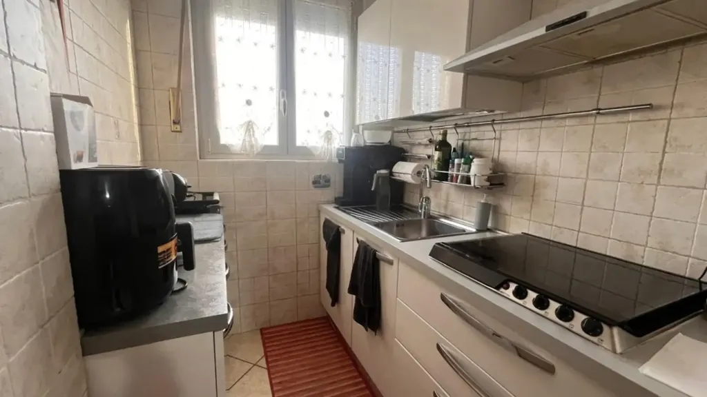 Cuisine - Rearranged Apartment with Balcony in Beinasco
