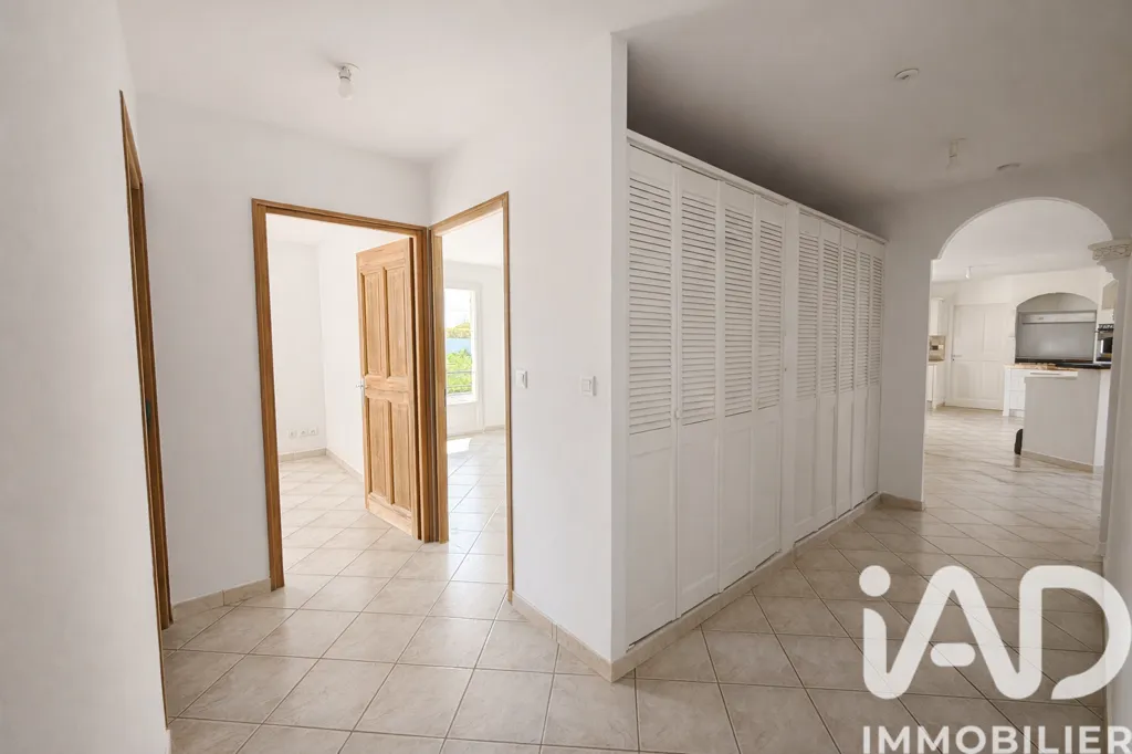 Entrée - Maison contemporaine avec jardin à Rousson