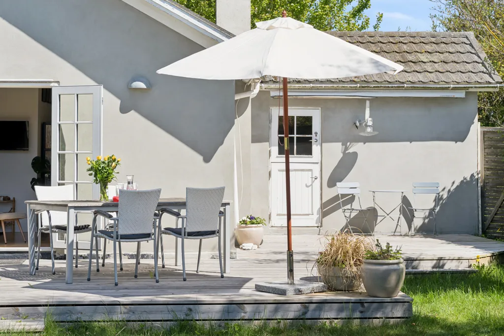 Terrasse - Modernised Summerhouse with Terraces in Otterup