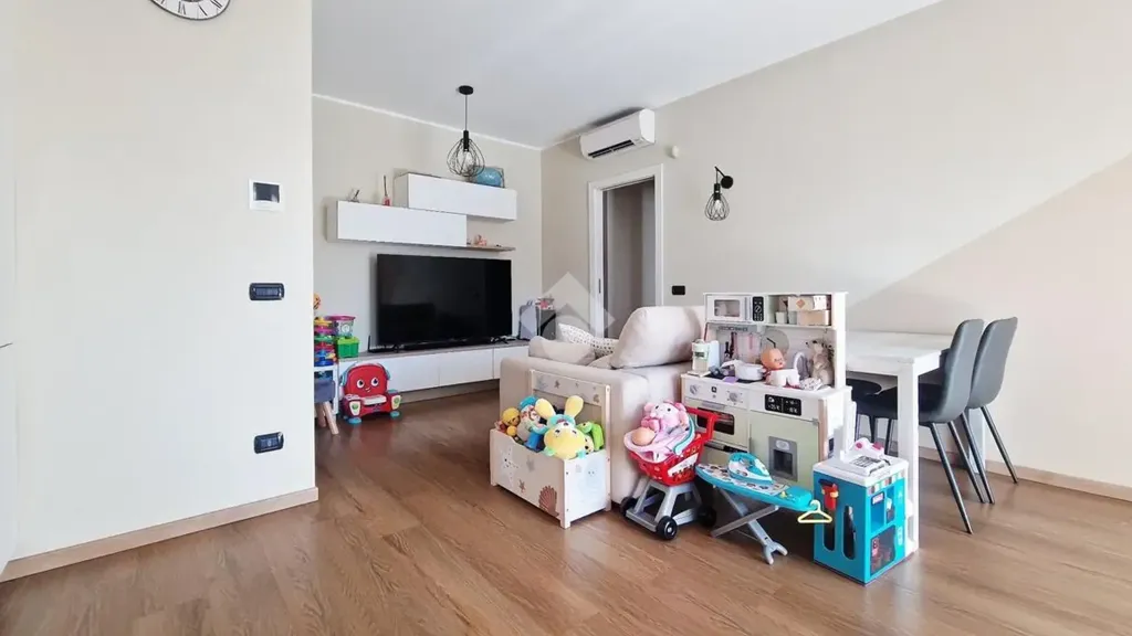 Modern Apartment with West Terrace in Muggiò