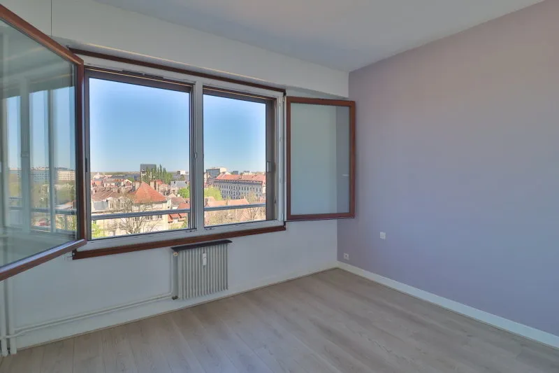 Pièces - Appartement avec Balcon au Centre de Troyes