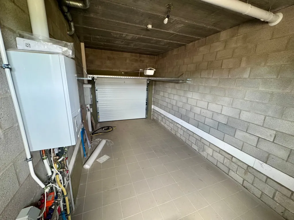 Garage - Maison Neuve avec Jardin à Wanlin, Houyet