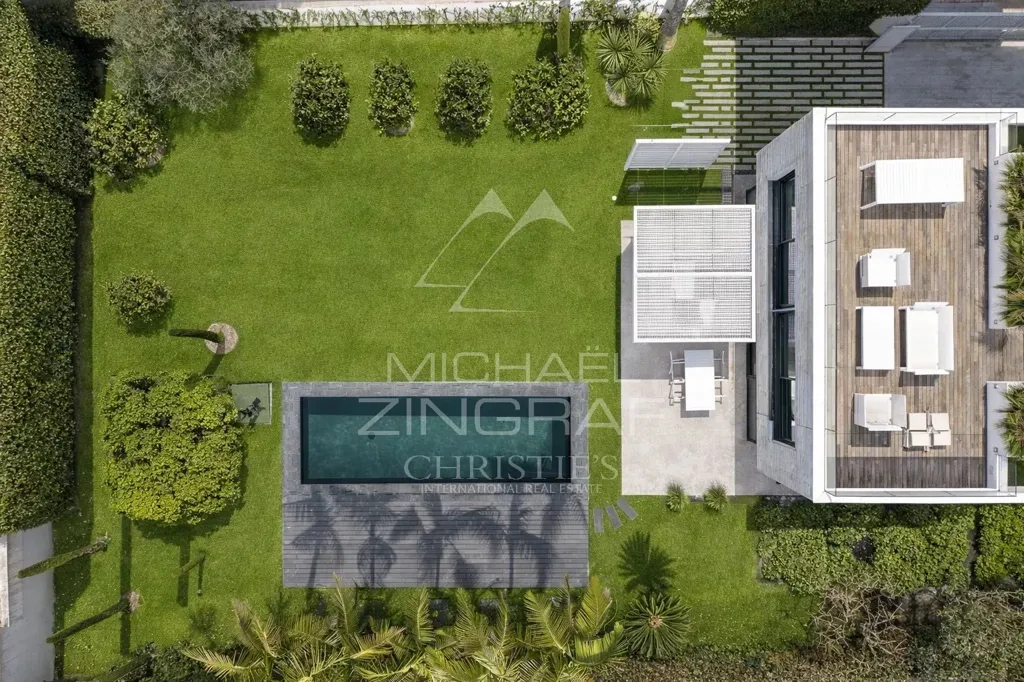 Vue aérienne - Villa Contemporaine avec Piscine à Cap d'Antibes Ouest