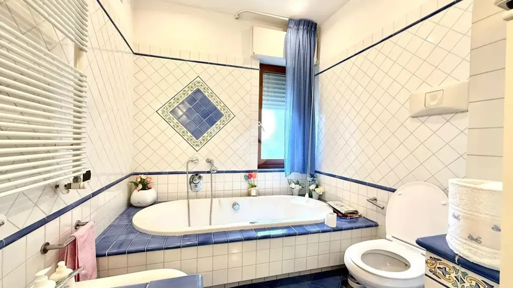 Salles de bain - Rustic Apartment with Balconies in Naples