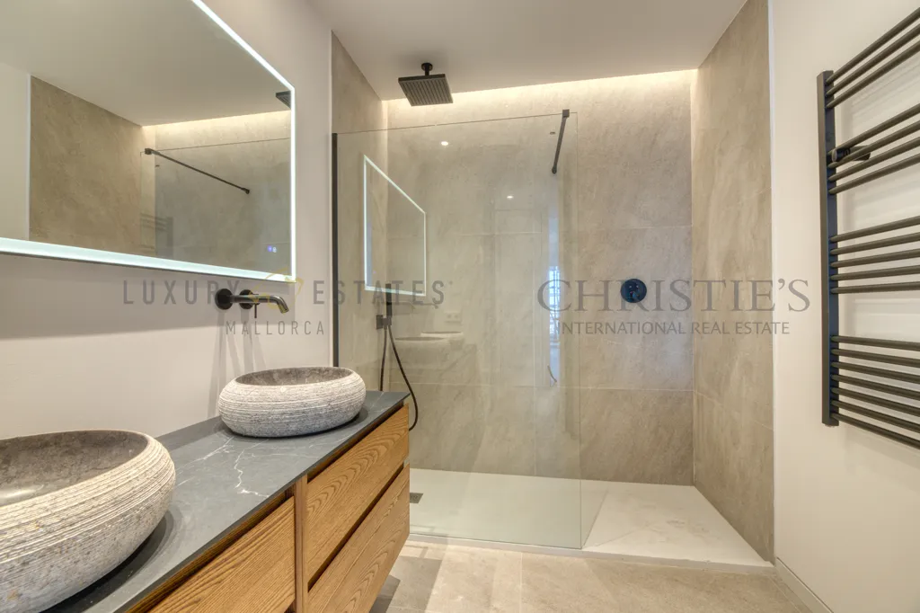 Salles de bain - Contemporary Seafront Apartment in Palma