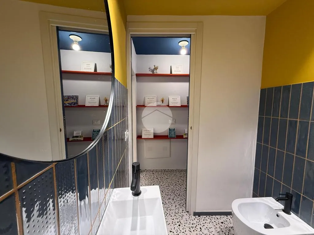 Bagni - Triplex with Balcony in Palermo Centre