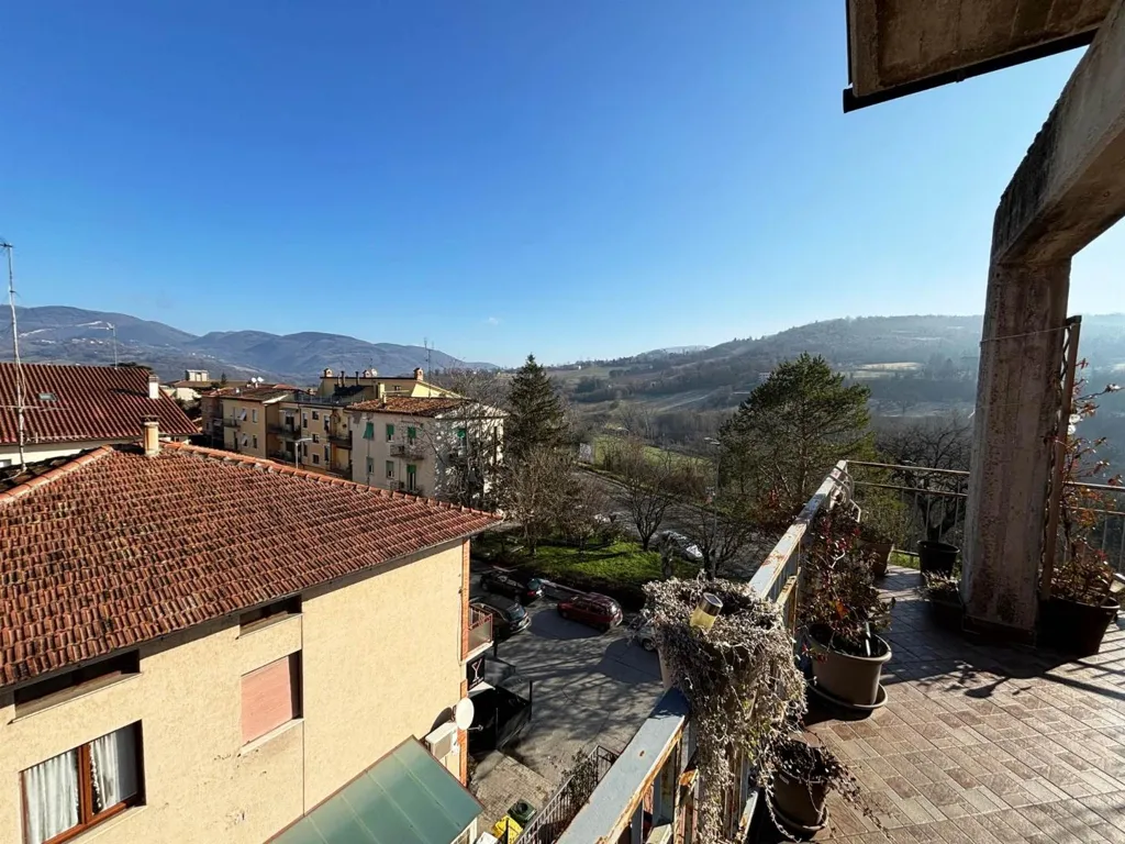 Rõdu - Apartment with Panoramic Terrace in Castelraimondo