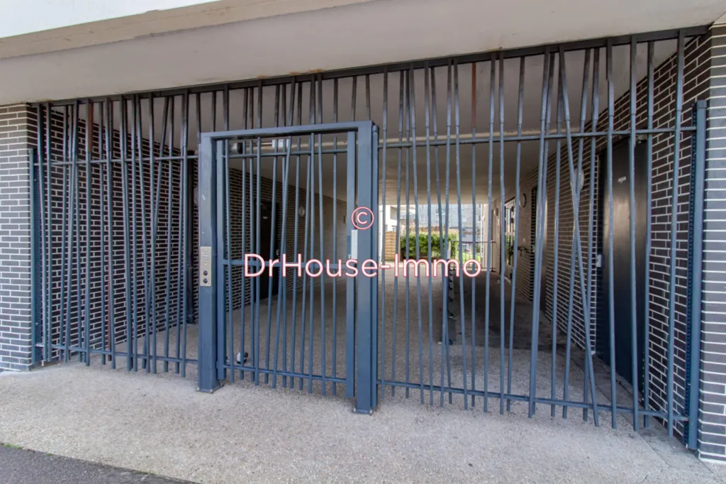 Garage - 2-Bedroom Apartment with Balcony in Mureaux