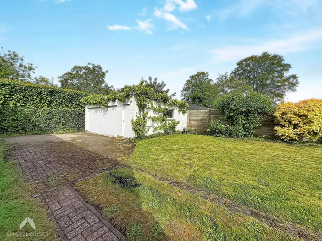 Garden - Bright House with Garden in Semi-Detached Setting