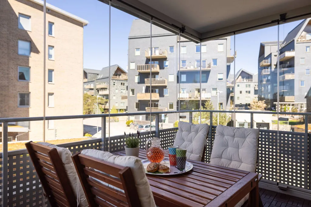 Balcon - Modern Apartment with Balcony in Nya Hovås