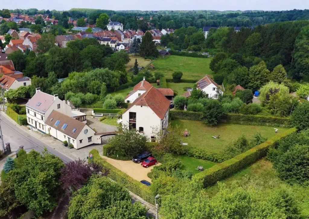 Õhuvaade - Renovated House with Garden in Genval