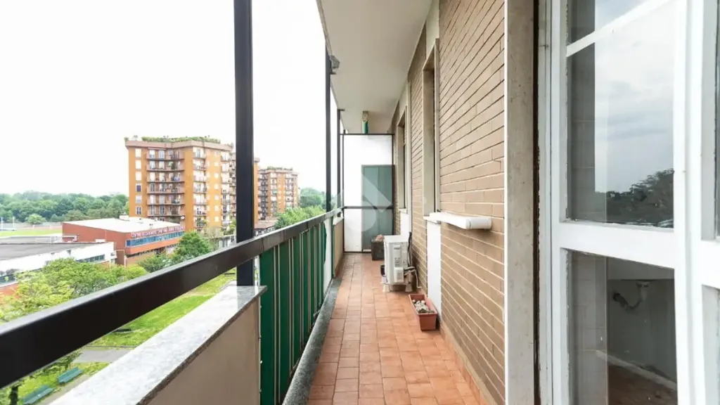 Rõdu - West-Facing Studio with Balcony in Milan