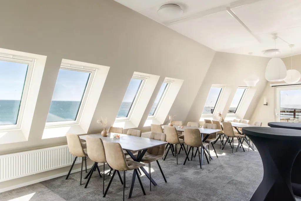 Söögituba - Seafront Apartment with Balcony in Bacchus