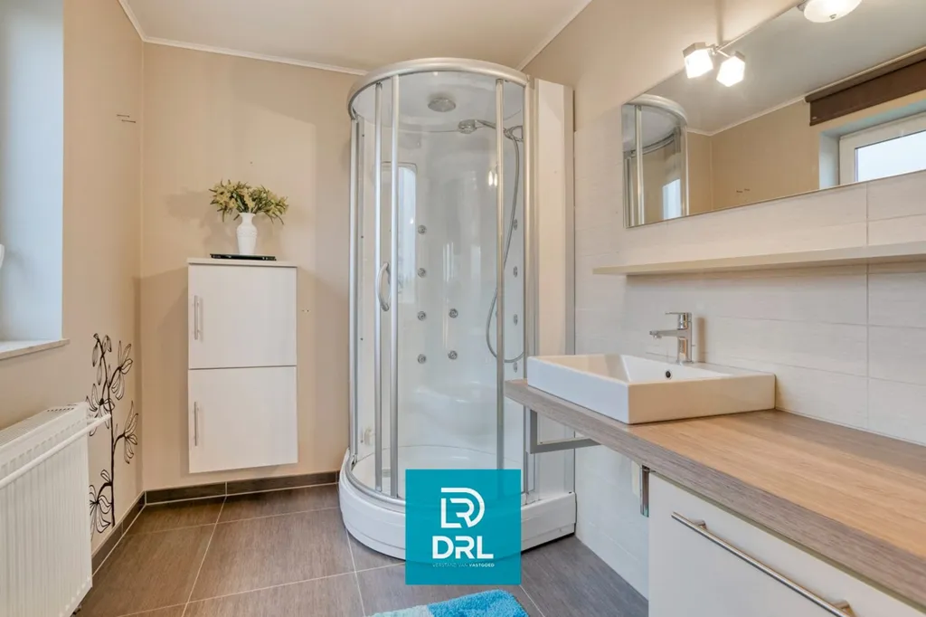 Salles de bain - Appartement Luminosité Naturelle près de Bruges