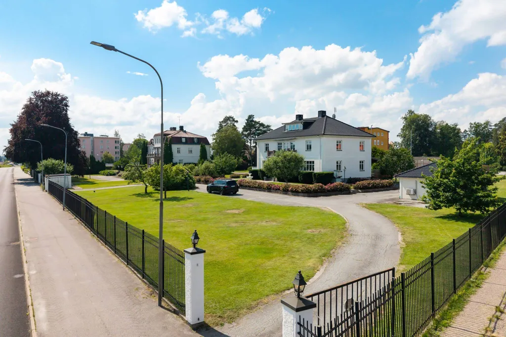 Maison 10 pièces à Kumla kommun