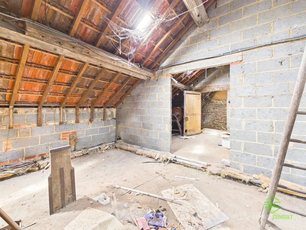 Rooms - Renovatable House with Large Plot in Sint-Truiden