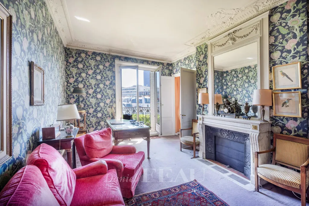 Elutuba - 7-Piece Parisian Apartment with Garden Views