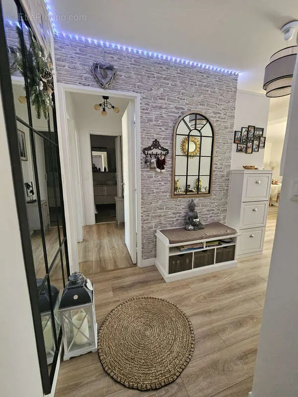 Entrée - Appartement Refait à Neuf avec Balcon à Vernon