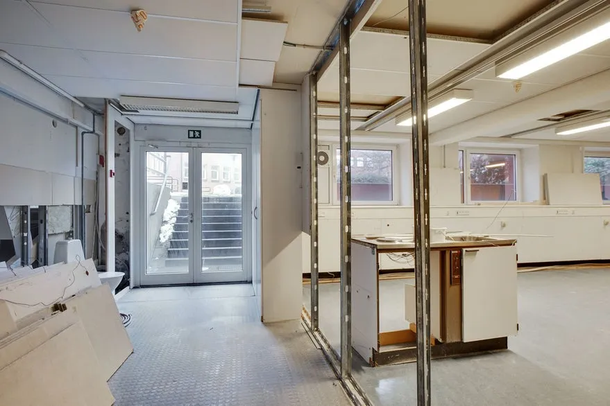 Toad - Office Space with Warehouse in Basement